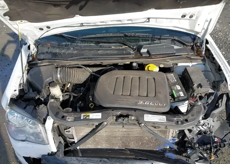 2016 Chrysler Town & Country Touring z USA, uszkodzony, nr VIN 2C4RC1BG7GR164716